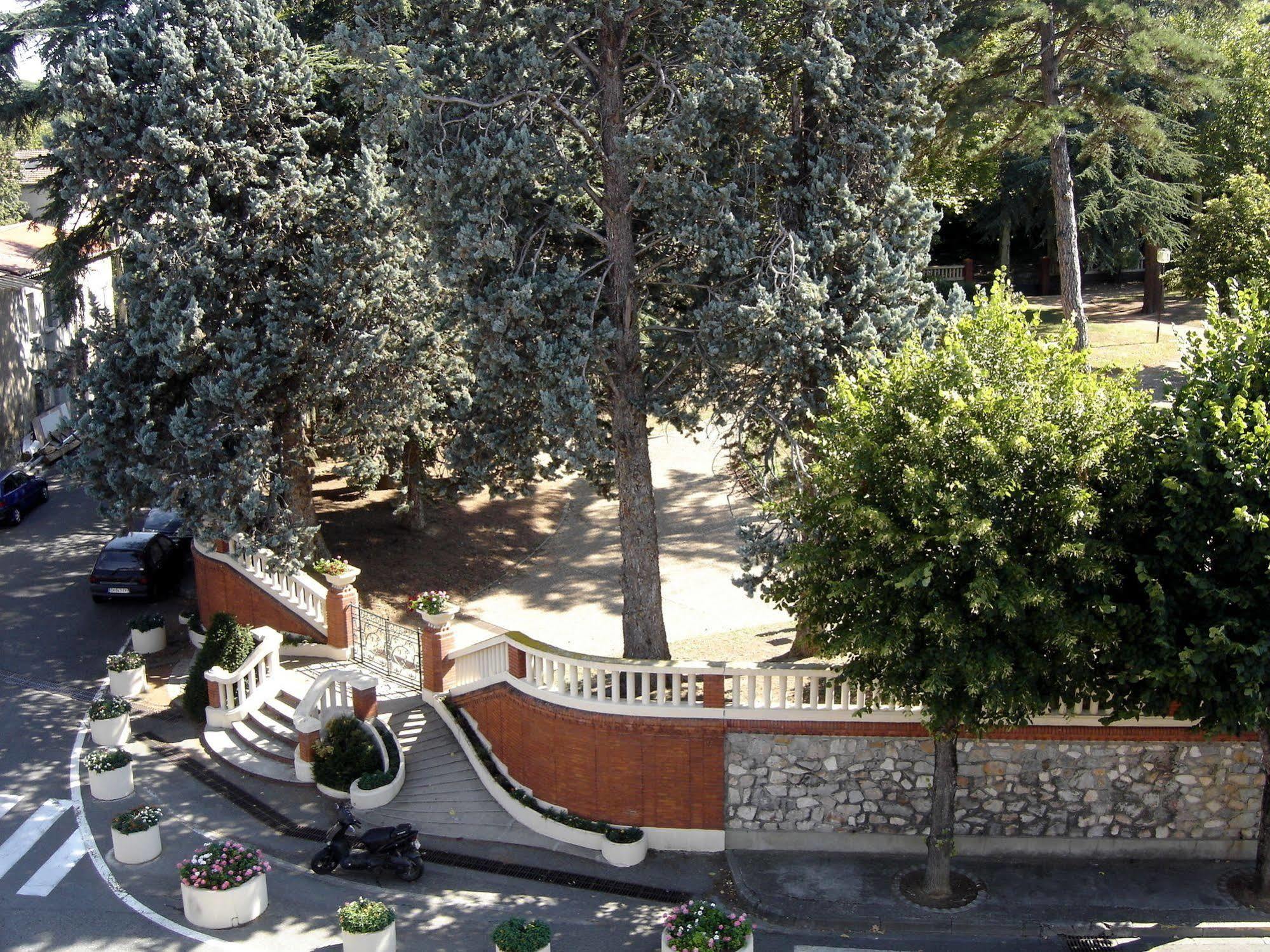 Hotel Restaurant Du Lauragais Logis De France Villefranche-de-Lauragais Exterior photo