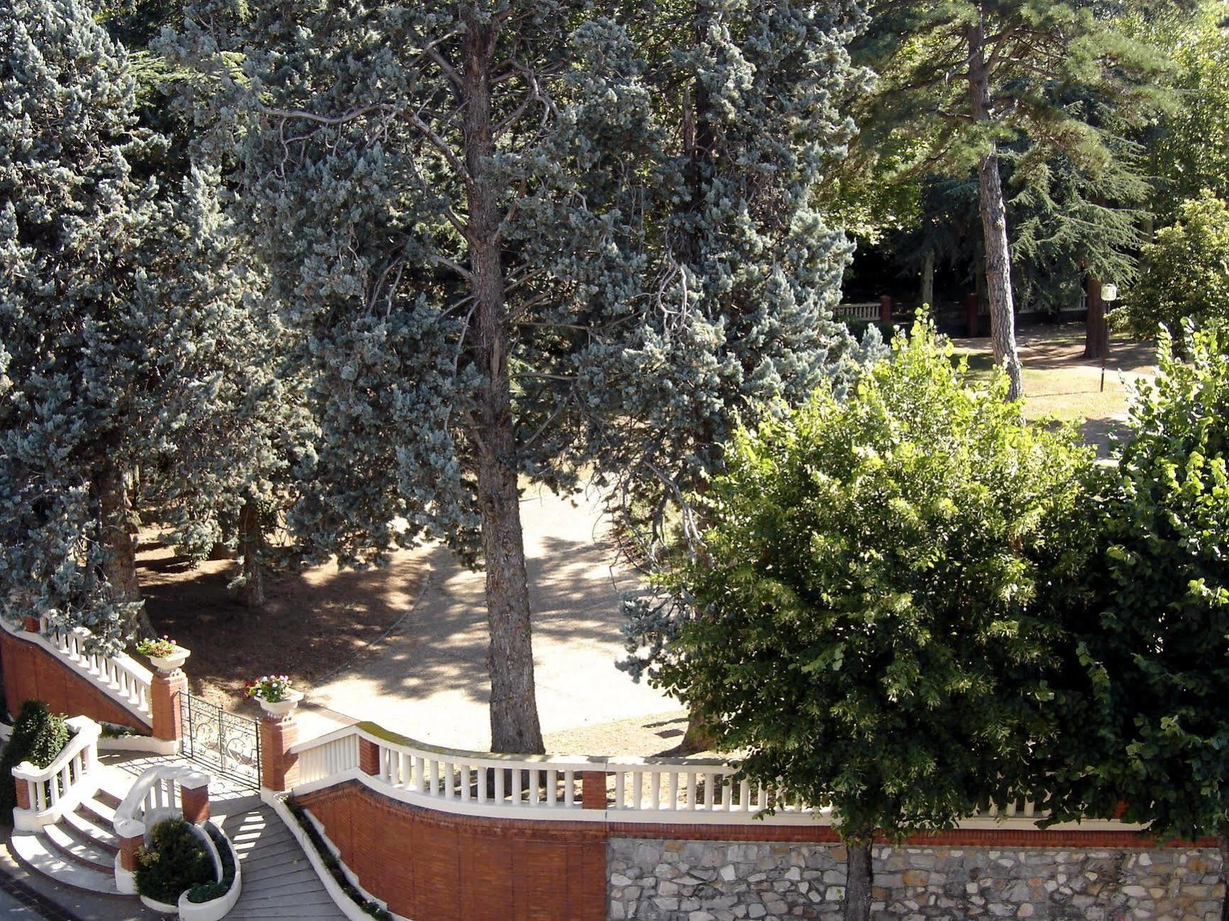 Hotel Restaurant Du Lauragais Logis De France Villefranche-de-Lauragais Exterior photo